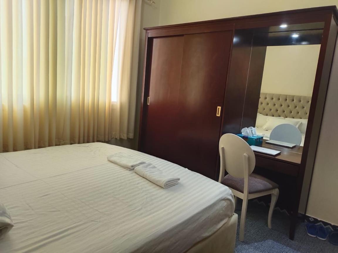Arnim Suite - 3 Bedrooms Apartment Sharjah Exterior photo